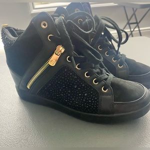 Guess size 8 heel sneaker bling gem